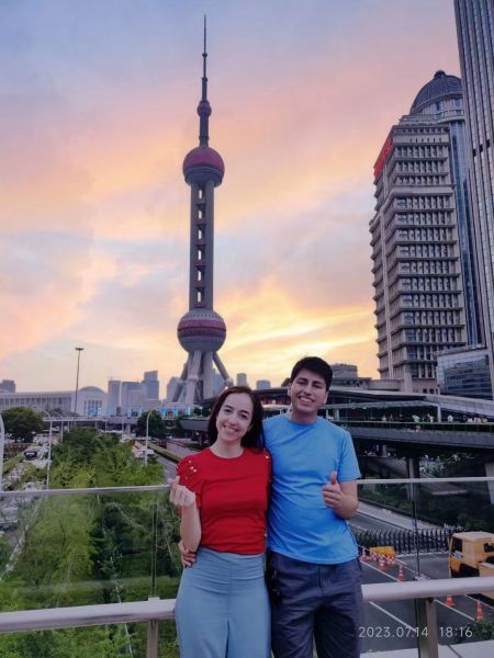 吉咏华  和未婚夫在上海